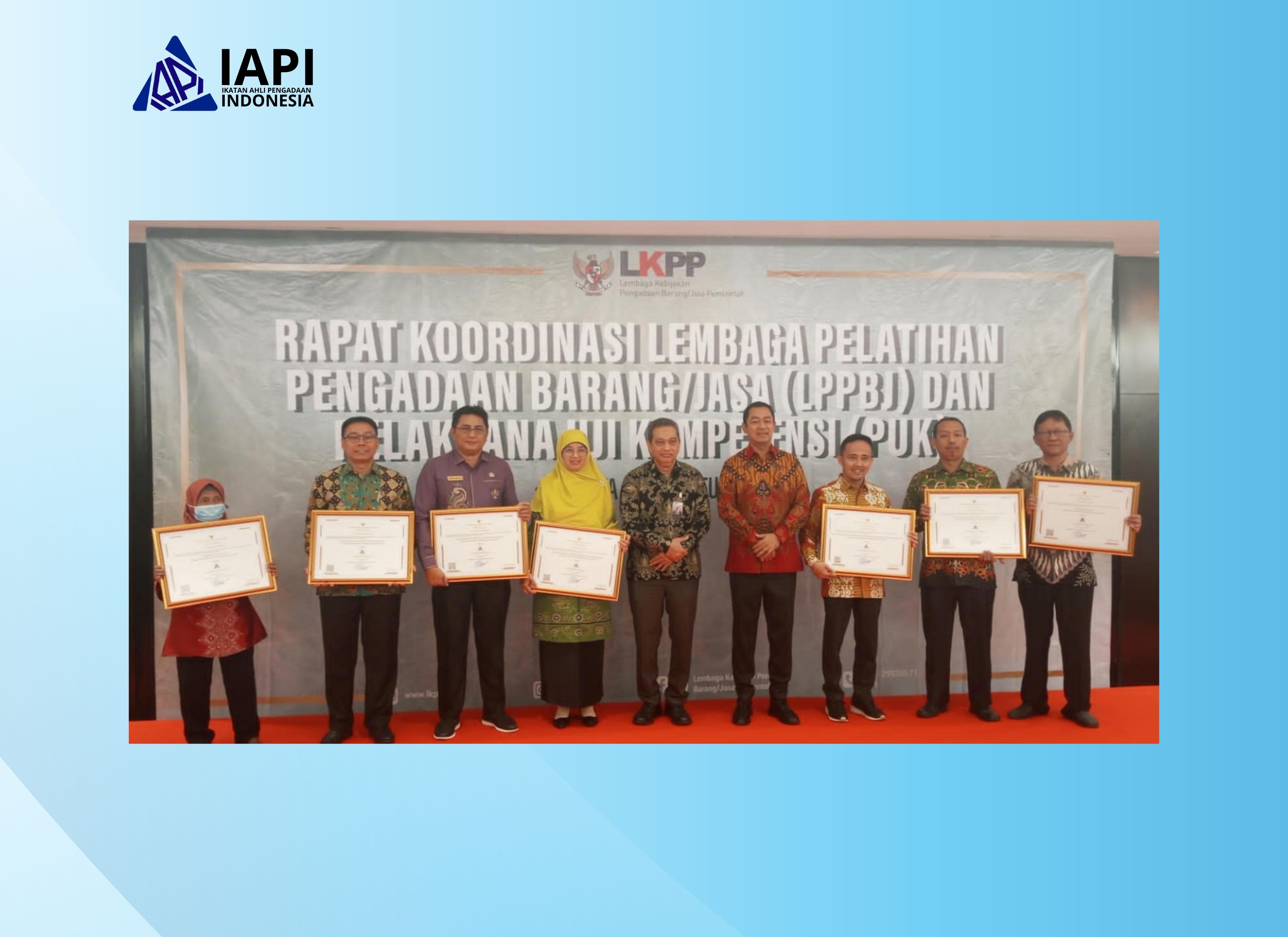 Penyerahan Sertifikat Akreditasi A Kepada Ikatan Ahli Pengadaan Indonesia (IAPI)
